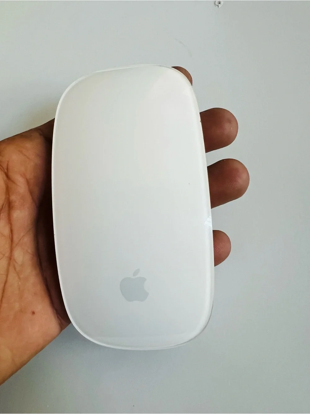 Apple Magic Mouse in White - Wireless Bluetooth Mouse For AA Batteries Tested